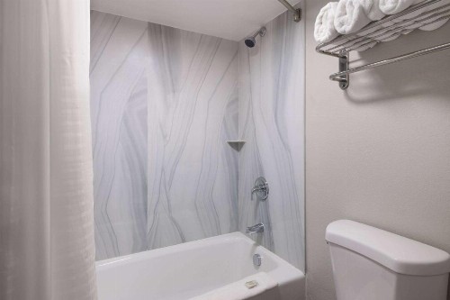 Express Inn East - image 15