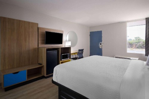 Express Inn East - image 18