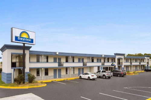 Express Inn East - image 2