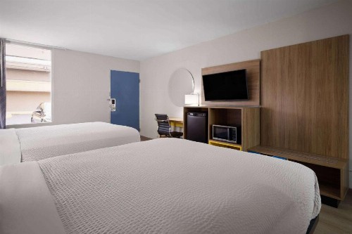 Express Inn East - image 20