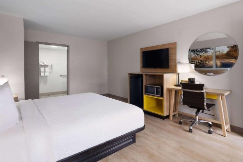 Express Inn East - image 22