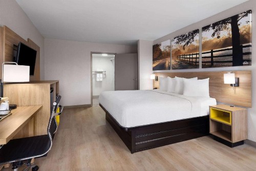 Express Inn East - image 24