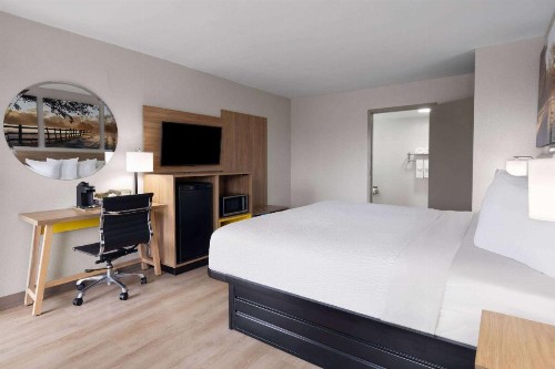 Express Inn East - image 25