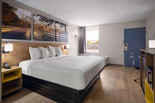 Express Inn East - image 26