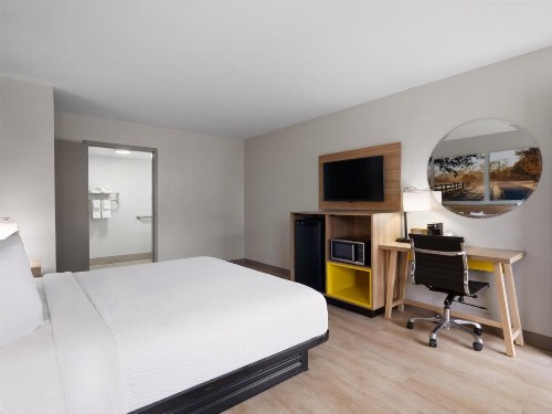 Express Inn East - image 31