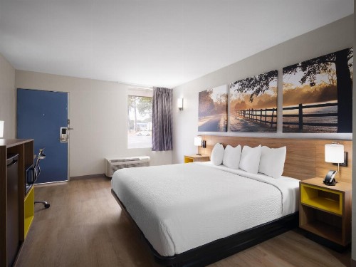 Express Inn East - image 32