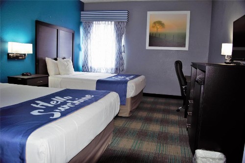 Days Inn by Wyndham Montgomery - image 12