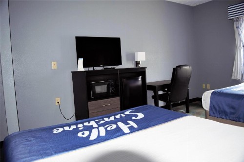 Days Inn by Wyndham Montgomery - image 19