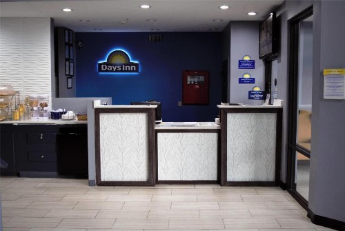 Days Inn by Wyndham Montgomery - image 4