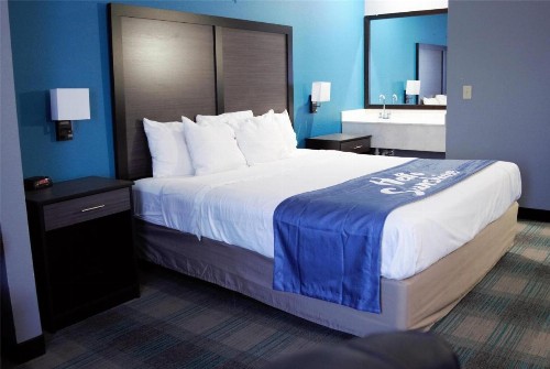 Days Inn by Wyndham Montgomery - image 6