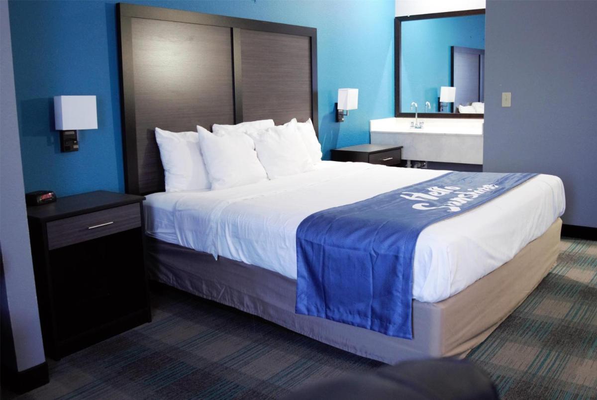 Days Inn by Wyndham Montgomery - image 6
