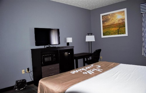 Days Inn by Wyndham Montgomery - image 7