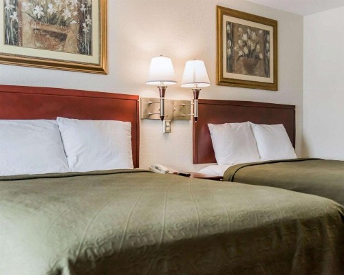 Econo Lodge Monticello - image 24