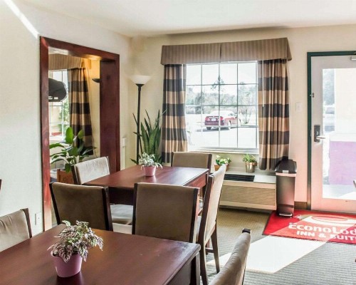 Econo Lodge Monticello - image 26