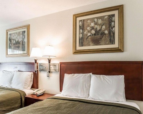 Econo Lodge Monticello - image 9