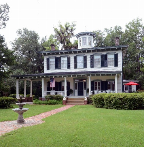 1872 Denham Inn - image 1