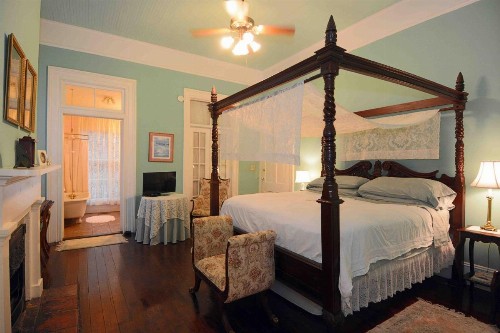 1872 Denham Inn - image 32