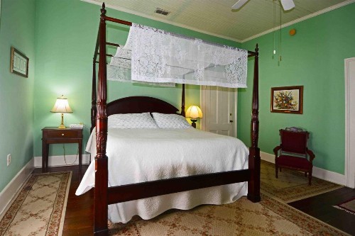 1872 Denham Inn - image 39