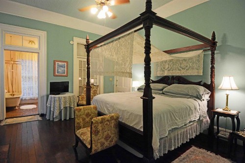 1872 Denham Inn - image 4