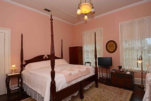 1872 Denham Inn - image 47