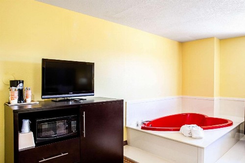 Rodeway Inn & Suites Monticello - image 21