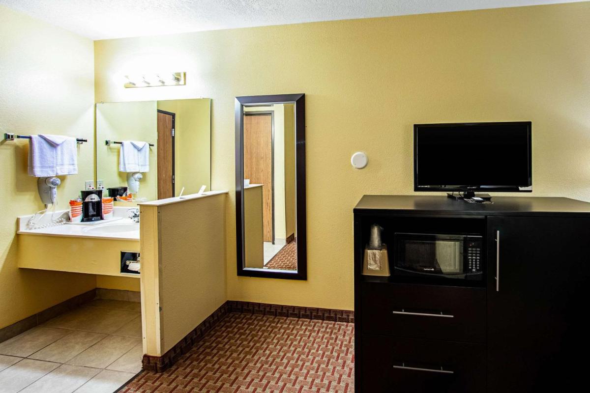 Rodeway Inn & Suites Monticello - image 3