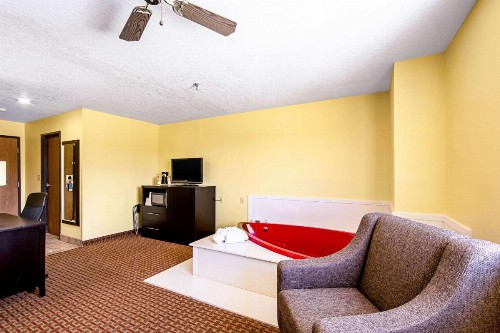 Rodeway Inn & Suites Monticello - image 7