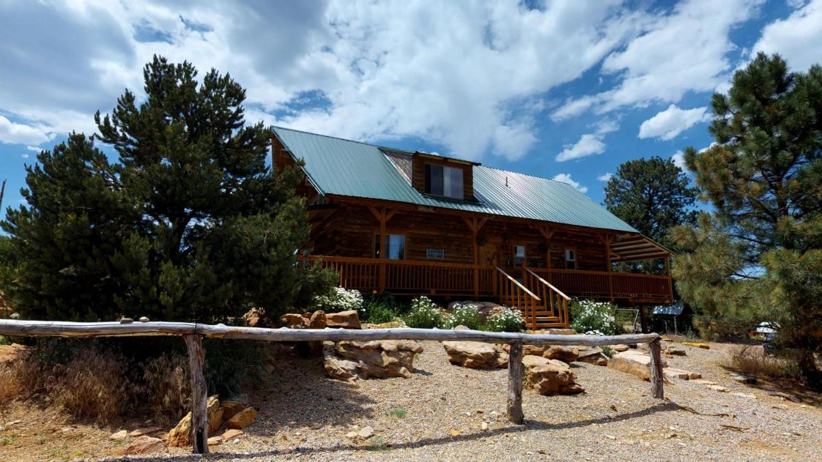 Western Town Retreat - main image