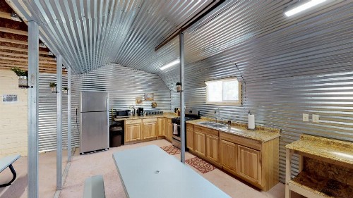 Western Town Retreat - image 8