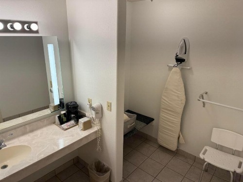 Wayside Motor Inn - image 2