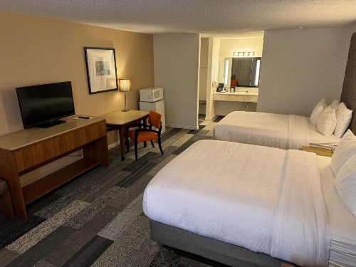 Wayside Motor Inn - image 21