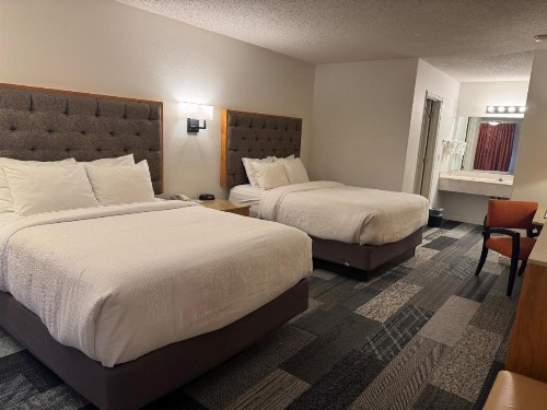 Wayside Motor Inn - image 3