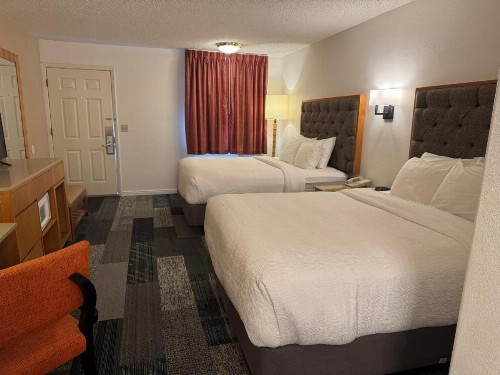 Wayside Motor Inn - image 5