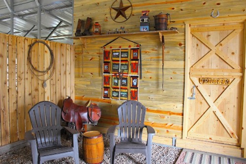 Silver Cabin in The Western Barn - image 10