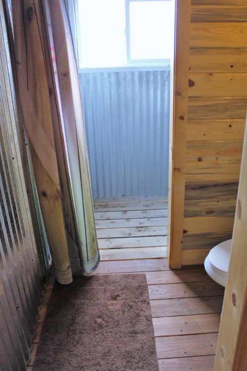 Silver Cabin in The Western Barn - image 11