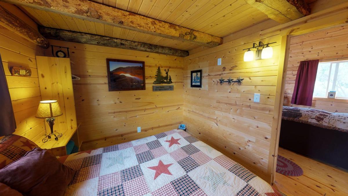 Ranch Mountain Cabin Stunning! BBQ Campfire Hiking - image 4