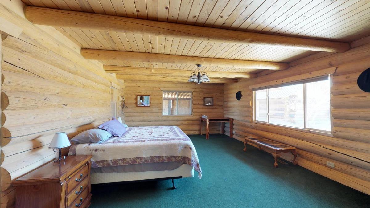 Horsehead Mountain Lodge Stunning Log Cabin with Amazing Views - image 6