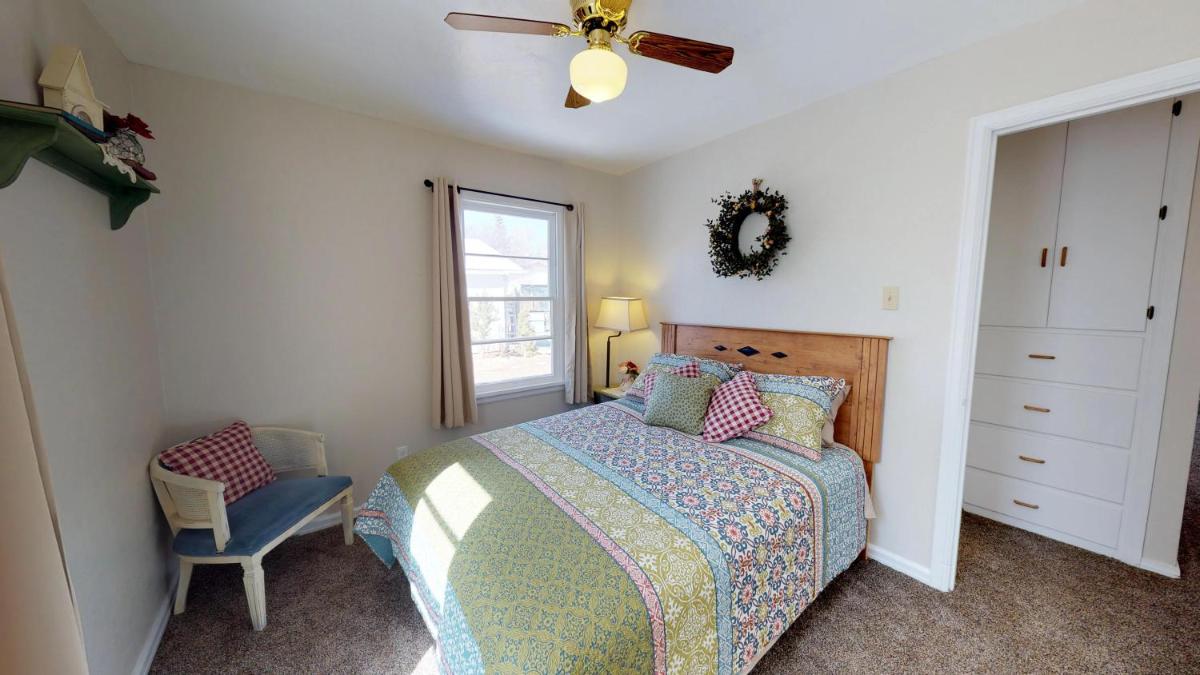 Wisteria Vine Cottage - image 6