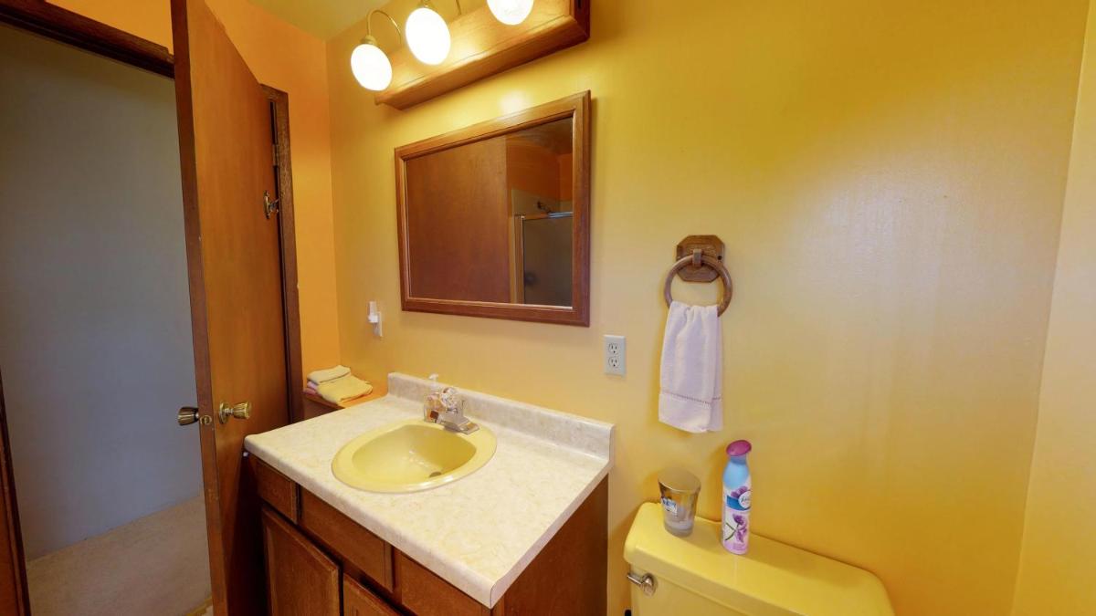 Hideout Ft Abajo 2 BR Cabin Stunning Views Secluded! - image 2