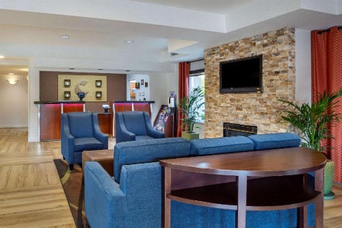 Comfort Inn & Suites - image 25