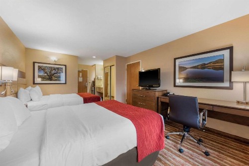 Comfort Inn & Suites - image 26