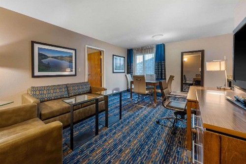 Comfort Inn & Suites - image 30