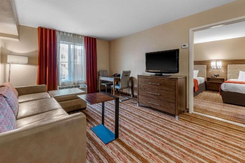 Comfort Inn & Suites - image 6