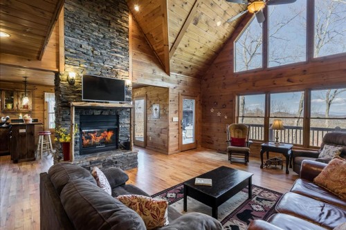 King Daddy Lodge by Escape to Blue Ridge - image 4