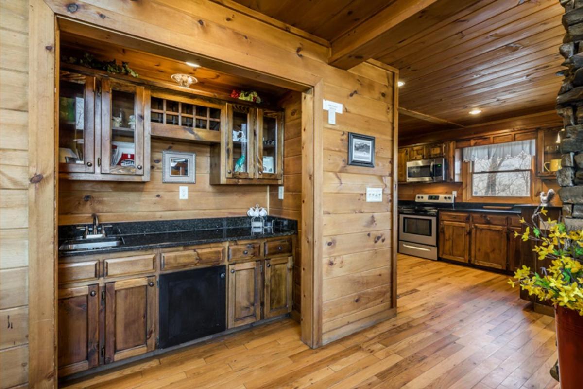 King Daddy Lodge by Escape to Blue Ridge - image 7