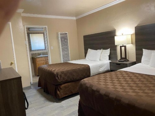 Holland Inn & Suites - image 10