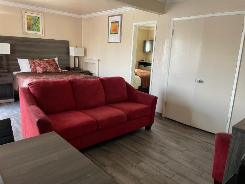 Holland Inn & Suites - image 17