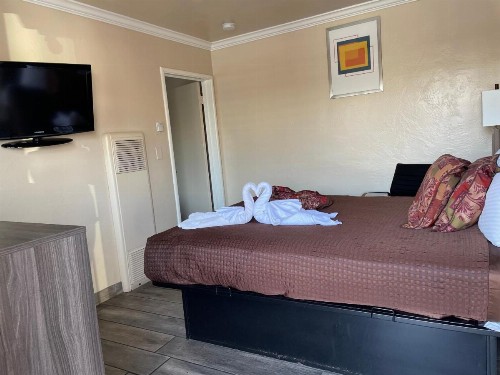 Holland Inn & Suites - image 20