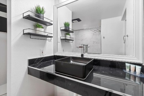 Ascot Suites - image 21
