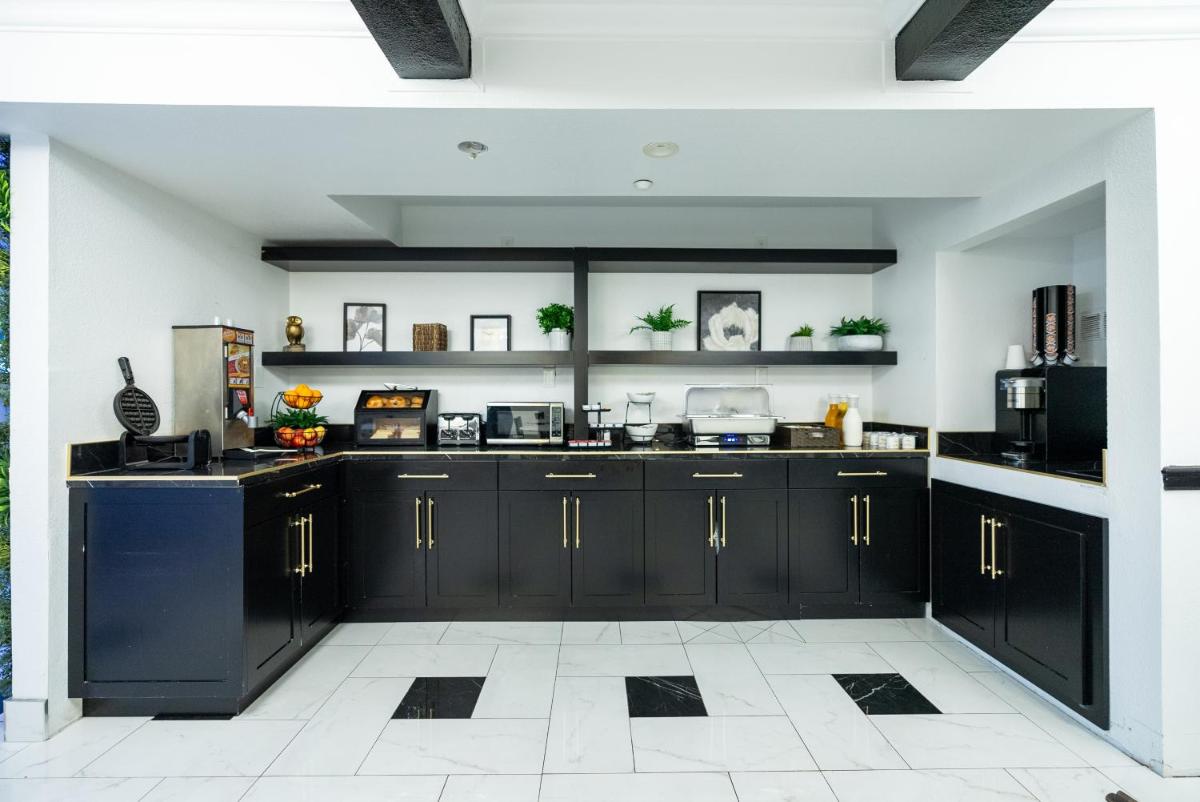 Ascot Suites - image 7